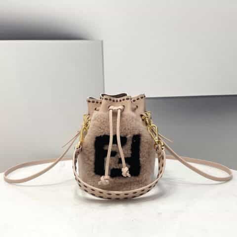 FENDI芬迪卷毛小水桶包8519