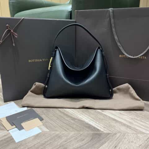 Bottega Veneta 三角形金属扣CRADLE腋下包 680057黑色