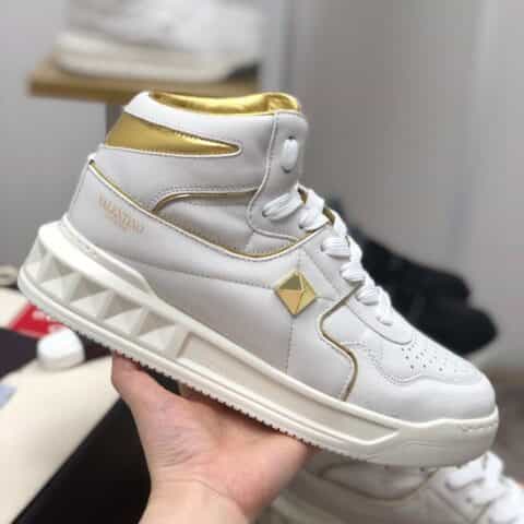 Valentin* Garavani   采用牛皮材质VLTN丝网印刷徽标情侣款高帮运动鞋