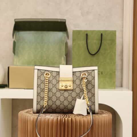 GUCCI 𝐏𝐚𝐝𝐥𝐨𝐜𝐤系列小号肩背包 498156白色