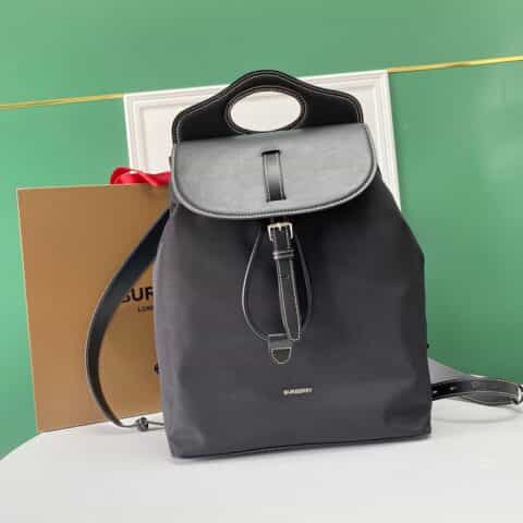 Burberry巴宝莉尼龙材质双肩包