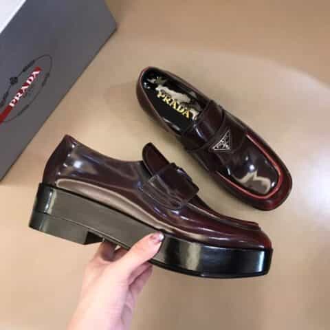 PRADA/普拉达 三角形徽标和亮面皮革P家高端男士厚底乐福鞋