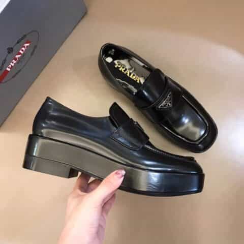 PRADA/普拉达 三角形徽标和亮面皮革P家高端男士厚底乐福鞋