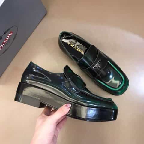 PRADA/普拉达 三角形徽标和亮面皮革P家高端男士厚底乐福鞋