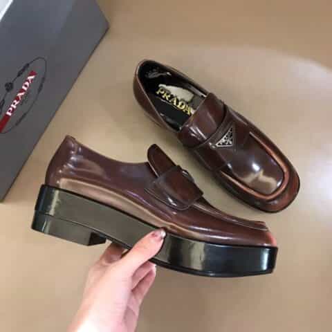 PRADA/普拉达 三角形徽标和亮面皮革P家高端男士厚底乐福鞋