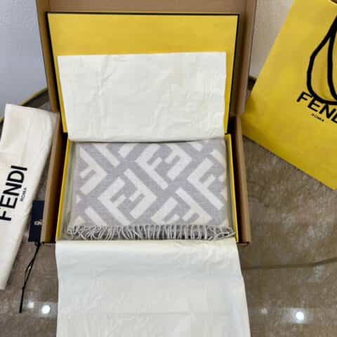 FENDI芬迪经典FF Logo羊绒围巾FXT260