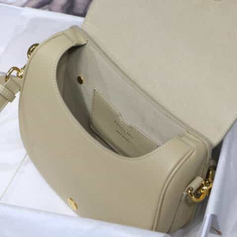 DIOR 𝟐𝟎𝟐𝟎 ❥ 𝐁𝐎𝐁𝐁𝐘 荔枝纹系列马鞍包 M8010杏色