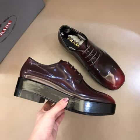 PRADA/普拉达  三角形徽标和亮面皮革P家高端男士系带德比鞋