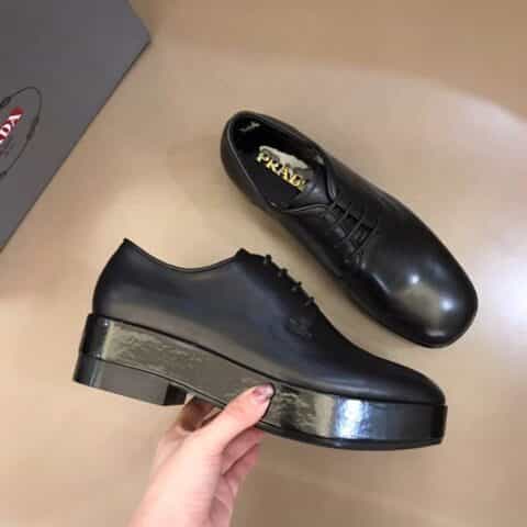 PRADA/普拉达  三角形徽标和亮面皮革P家高端男士系带德比鞋