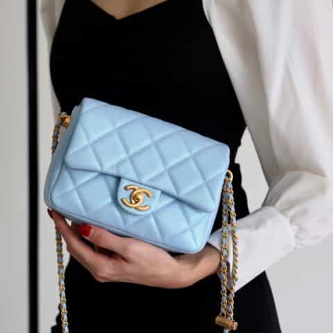CHANEL 幻彩颗粒压花牛皮迷你口盖包 AS2855浅蓝色