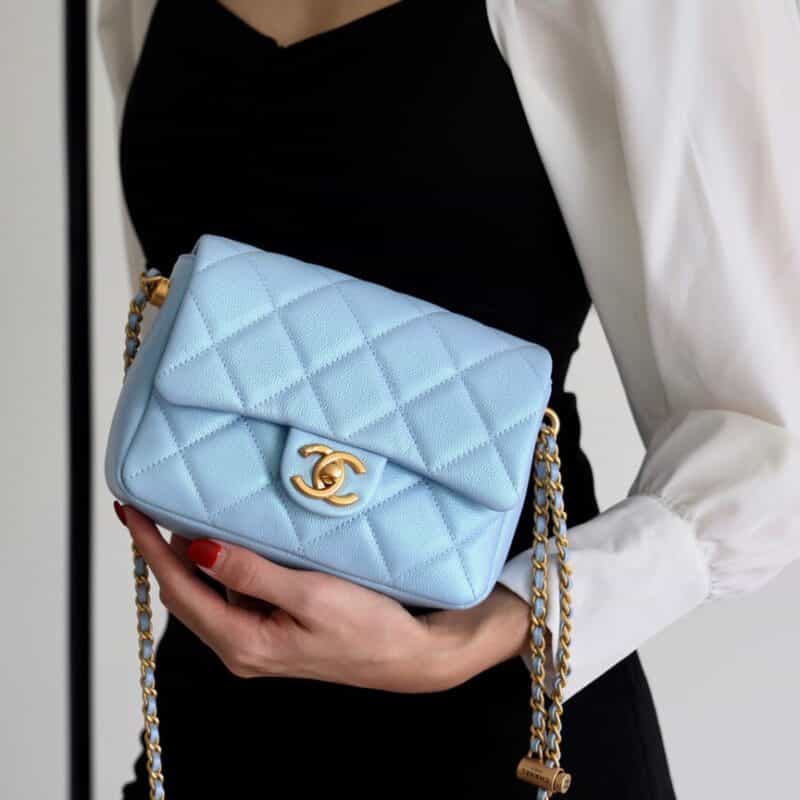 CHANEL 幻彩颗粒压花牛皮迷你口盖包 AS2855浅蓝色