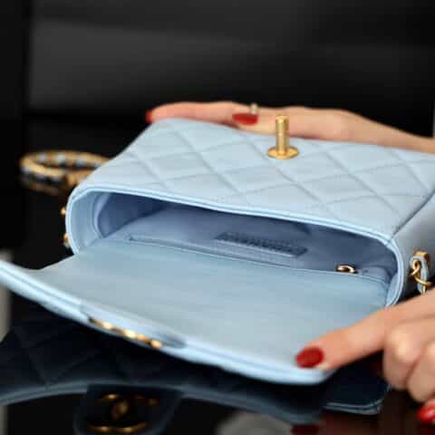 CHANEL 幻彩颗粒压花牛皮迷你口盖包 AS2855浅蓝色