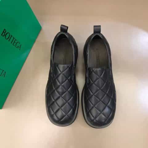 B·V葆蝶家    进口开边珠头层牛皮情侣菠萝鞋