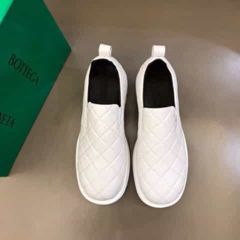 B·V葆蝶家    进口开边珠头层牛皮情侣菠萝鞋