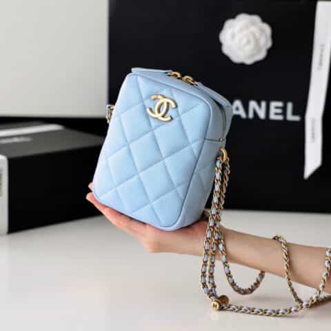 CHANEL 幻彩颗粒压花牛皮竖款相机包 AS2857浅蓝色