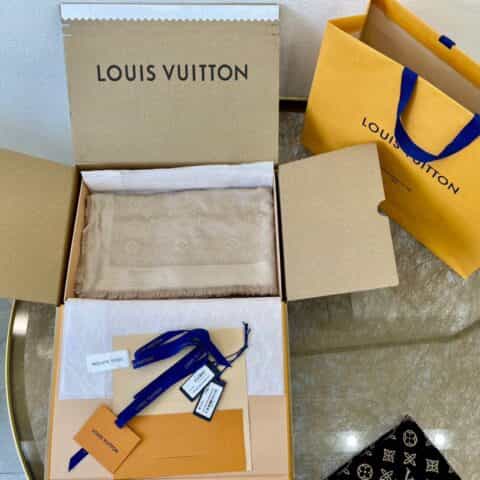 LV路易威登丝毛混纺披肩M76641 M70670