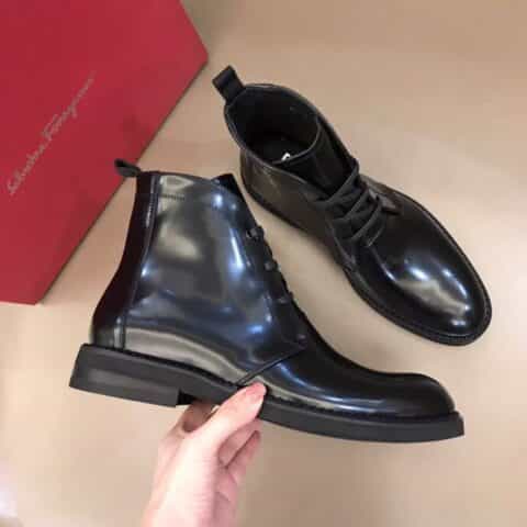Ferragamo 菲拉格慕   鞋面由柔软的意大利牛皮制成男士秋冬高帮靴