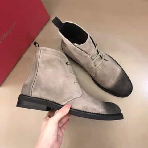 Ferragamo 菲拉格慕   鞋面由柔软的意大利牛皮制成男士秋冬高帮靴
