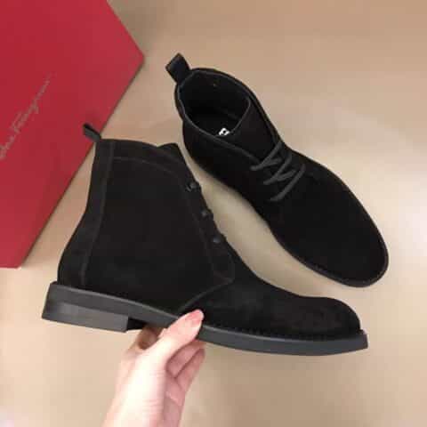 Ferragamo 菲拉格慕   鞋面由柔软的意大利牛皮制成男士秋冬高帮靴