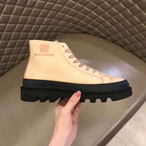 Givenchy纪梵希   头层牛皮内里秋冬新品，高帮男士潮靴