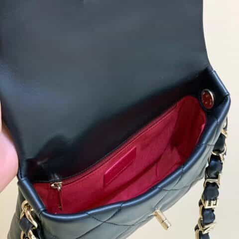 CHANEL 2021年早春度假新款字母腋下包 AS2299黑色