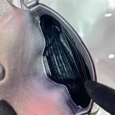 PRADA Cleo 亮面皮革迷你单肩包 1BH188银色