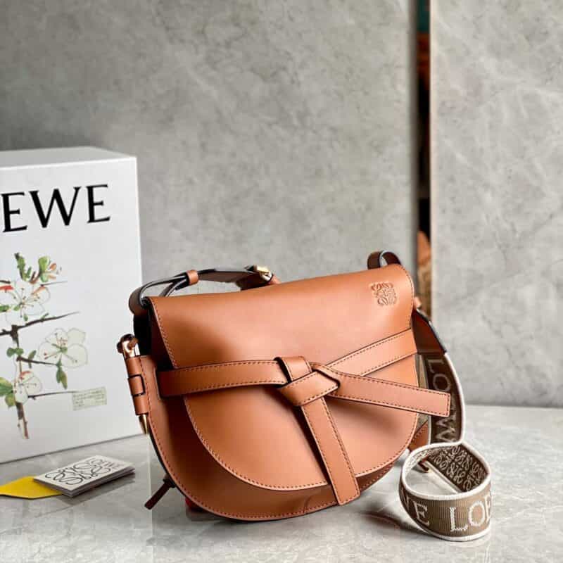 LOEWE罗意威 字母寛肩带Gate马鞍包 0671棕色