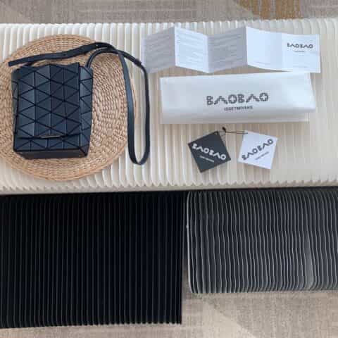 三宅一生｜ISSEY MIYAKE 翻盖水晶包BB03-AG282