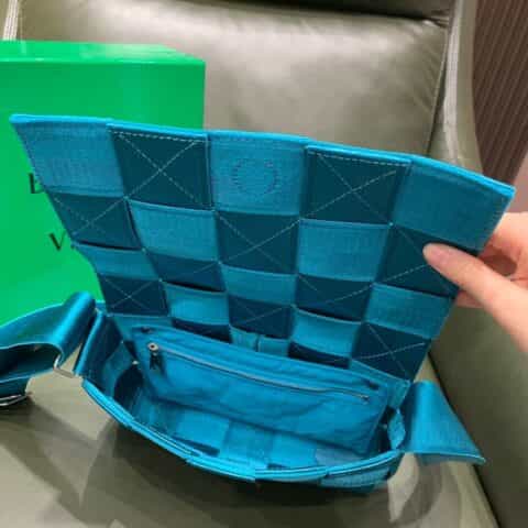 Bottega Veneta WEBBING织物面料编织斜挎包 680513闪耀蓝