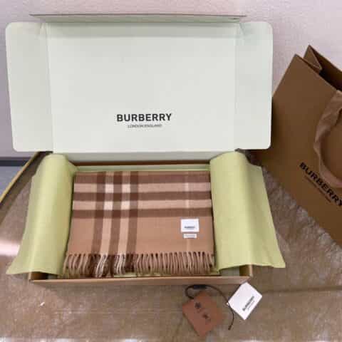 Burberry巴宝莉经典格纹羊绒围巾