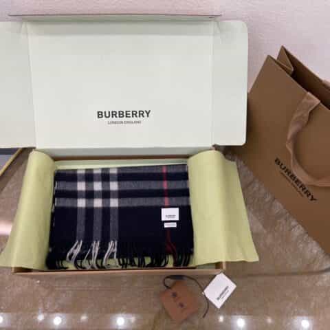 Burberry巴宝莉经典格纹羊绒围巾