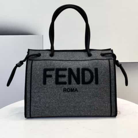 FENDI芬迪正面刺绣"FENDI"图案TOTE手袋70274