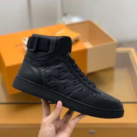 LV/路易威登  粒面小牛皮白色字母logo男士高帮运动鞋