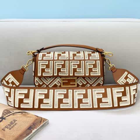 FENDI芬迪镂空蕾丝baguette手袋8372