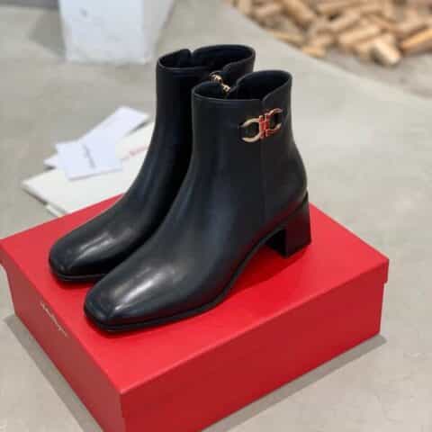 SF salvatore Ferraga*o菲拉格慕    双马蹄扣粗跟短靴