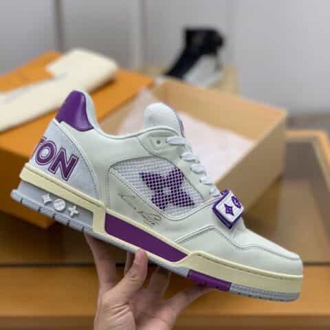 LV/路易威登   采用小牛皮制成男款运动跑鞋