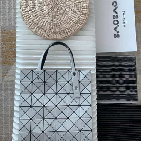 三宅一生ISSEY MIYAKE马卡龙色系手提袋0086