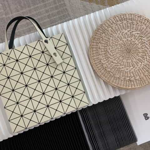 三宅一生ISSEY MIYAKE马卡龙色系手提袋0086