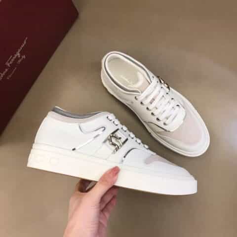 Ferragamo 菲拉格慕  小牛皮拼接磨砂牛皮制作男士低帮时尚运动鞋