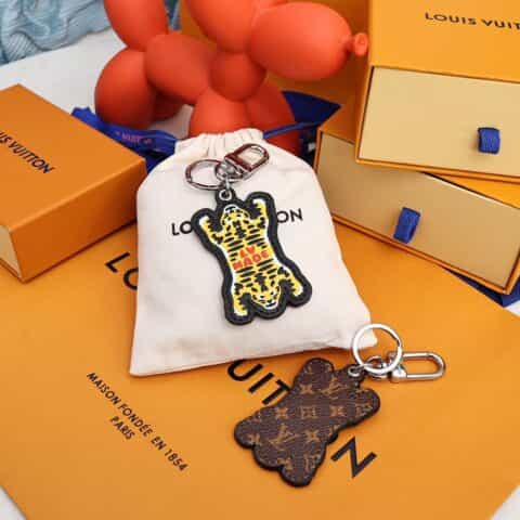 Louis Vuitton LV Made Tiger 包饰与钥匙扣 MP3221