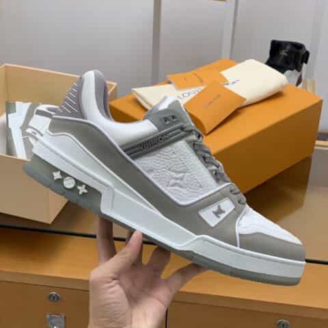 LV/路易威登   采用压印荔面小牛皮制成男士运动跑鞋