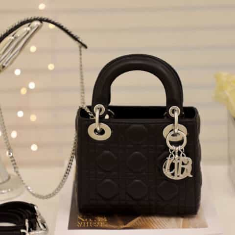 DIOR 𝗠𝗶𝗻𝗶 𝗟𝗮𝗱𝘆 ♥ 𝟮𝟬𝟮𝟭最新版三格羊皮戴妃包 M0505黑色银扣