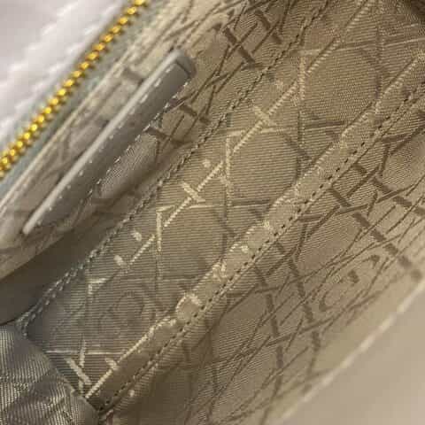 DIOR 𝗠𝗶𝗻𝗶 𝗟𝗮𝗱𝘆 ♥ 𝟮𝟬𝟮𝟭最新版三格羊皮戴妃包 M0505珍珠灰金扣