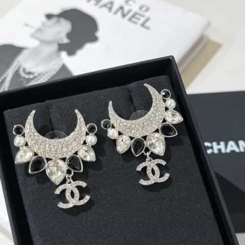 新款CHANEL香奈儿双c月亮耳环耳钉