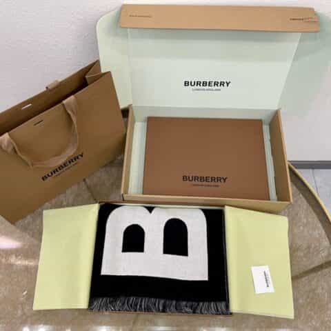 Burberry巴宝莉男女同款大字母羊毛围巾