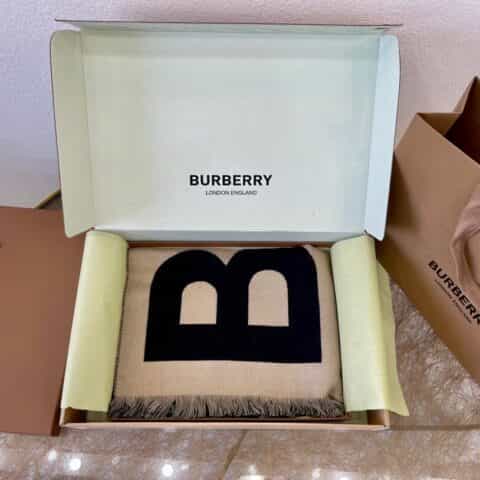 Burberry巴宝莉男女同款大字母羊毛围巾