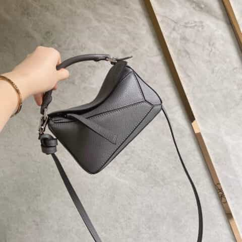 LOEWE罗意威 Mini Puzzle bag几何包 0338荔枝煤灰18CM