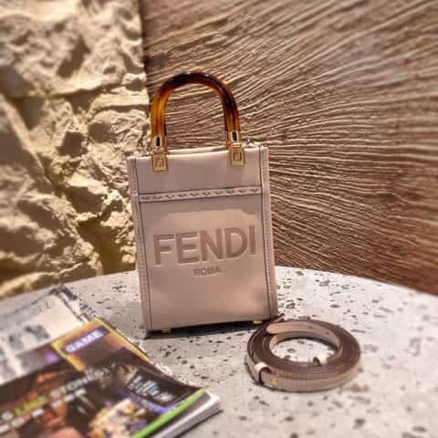 FENDI芬迪全牛皮搭配琥珀手柄手袋8376