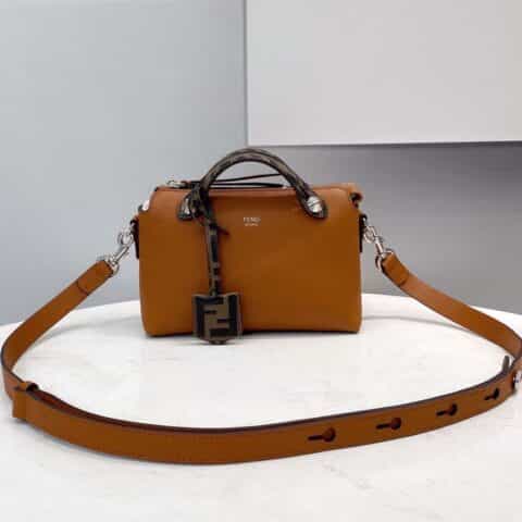 FENDI芬迪柔软小牛皮波士顿手提包1150