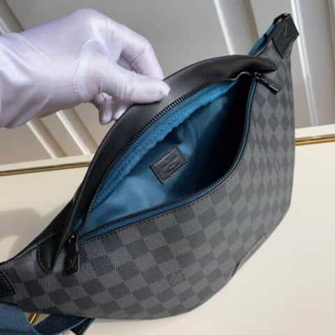 Louis Vuitton LV BUMBAG 腰包 M40187黑格